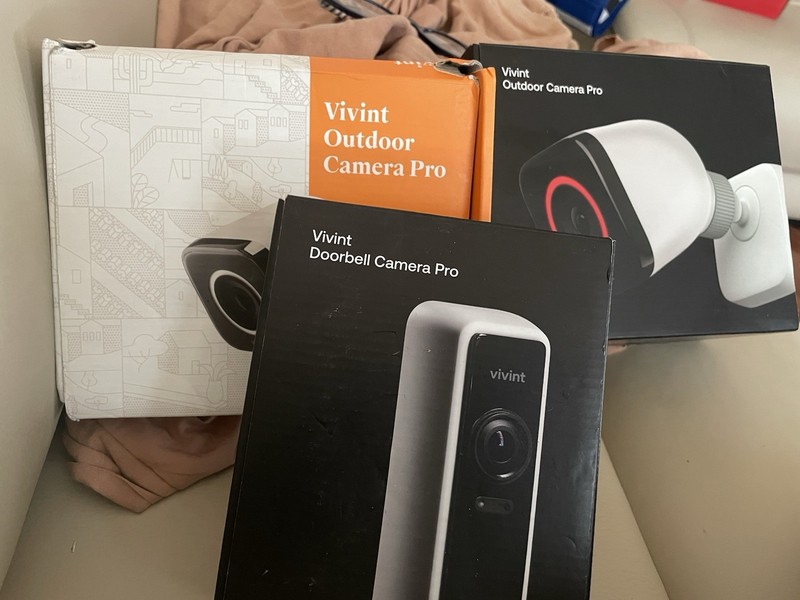 2 Vivint OutDoor Camera Pro Weatherproof Wireless Wi-Fi IP 1080p 1 doorbell cam gallery