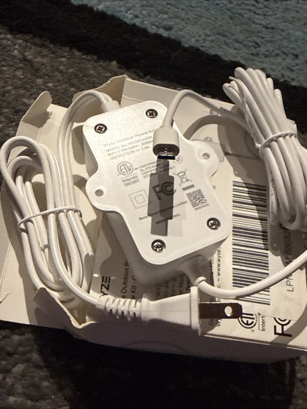 Wyze Outdoor Power Adapter Micro USB Model WYZECV30A Brand New In Box gallery