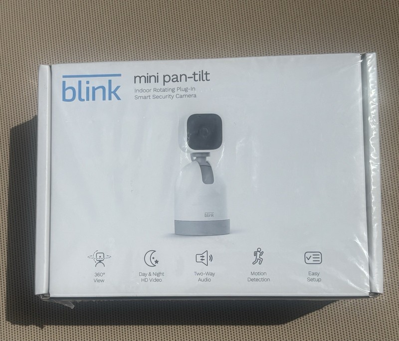 Blink Mini Pan-Tilt Indoor Rotating Plug-In Smart Security Camera White