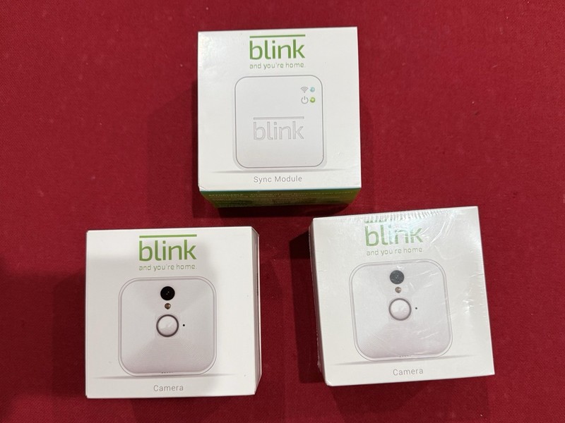 Blink Sync BCM00100U HD Video Wireless Security Cameras + Sync Module Bsm00200u