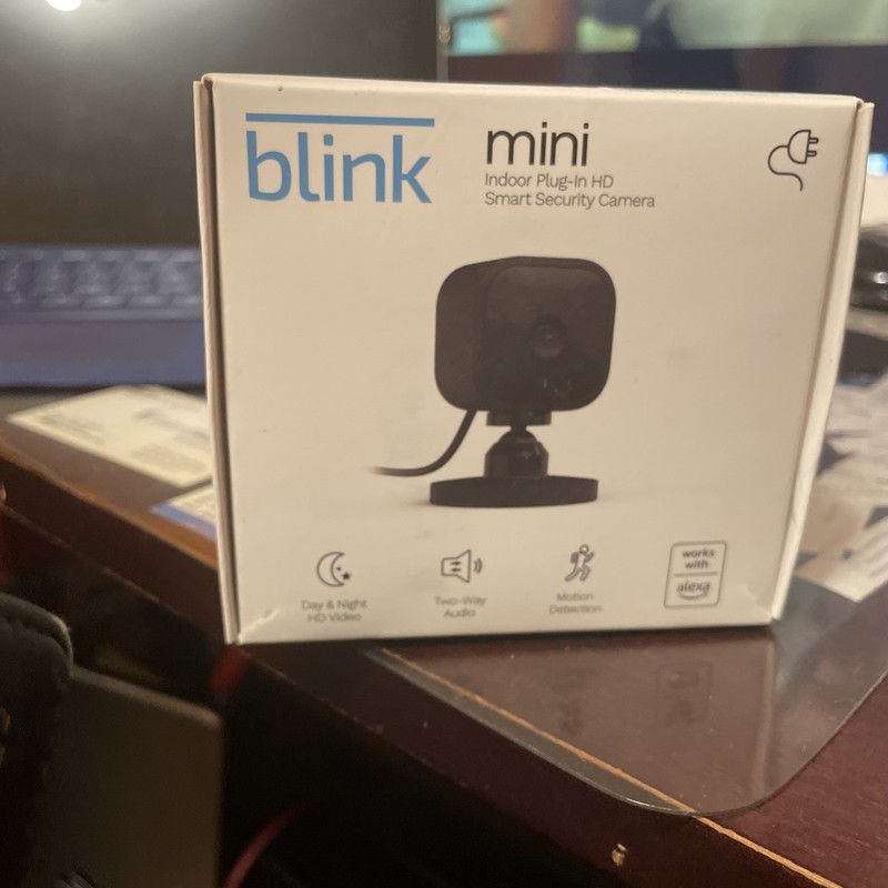 Blink Mini Indoor Plug-In HD Smart Security Camera BCM00300UB New Sealed
