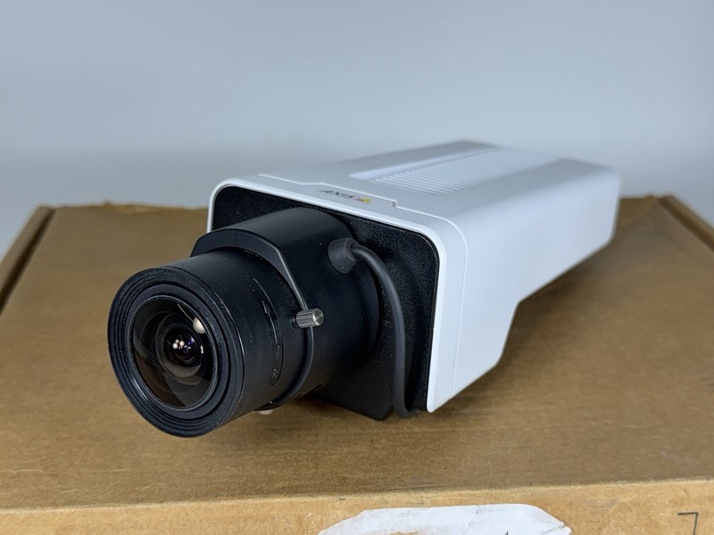 AXIS P1367 5-Megapixel Indoor Varifocal Network Box Security Camera - NEW gallery