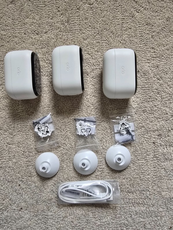 ARLO Essential Outdoor Cameras - 2nd Generation (VMC2050-100NAS) - 3 cameras gallery