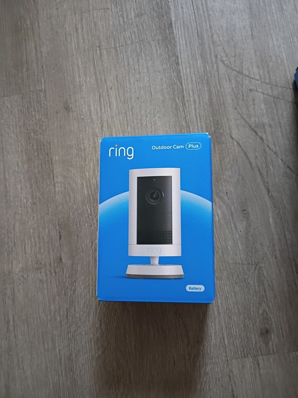 Ring Outdoor Cam Plus Plus Wi-Fi Bluetooth Outdoor Security Camera White. New