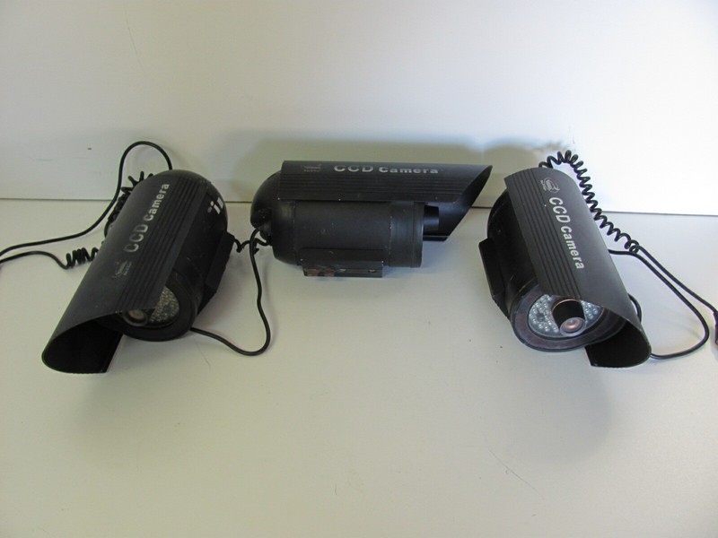 DAY AND NIGHT CAMERA, WATERPROOF WATER PROOF, CCD SECURITY SURVEILLENCE Lot of 3