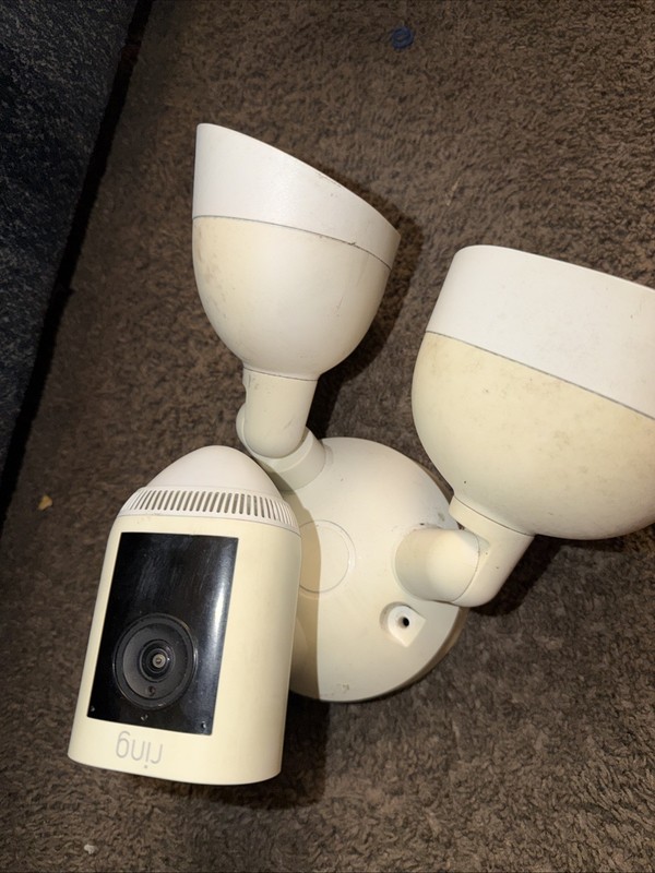 Ring Floodlight Can Plus Outdoor Camera White No Mout Hardwear Stained 2g