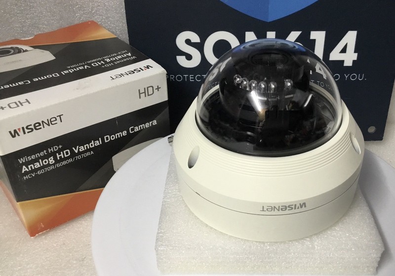 WISENET HD+ HCV-7070RA CCTV Color Camera W/ 3.2-10mm 4MP Analog QHD LED Outdoor gallery
