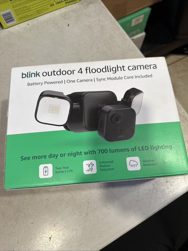 Blink – Outdoor 4 Floodlight Camera Wireless smart security camera, 700 lum…