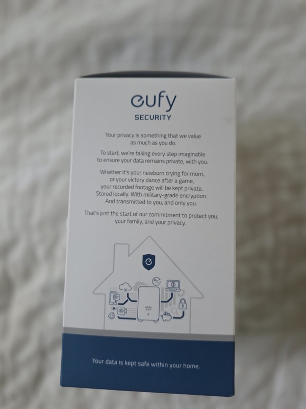 Eufy T84001W1 Security Camera White 2K Two-Way audio Built-in Microphone 8x Zoom gallery