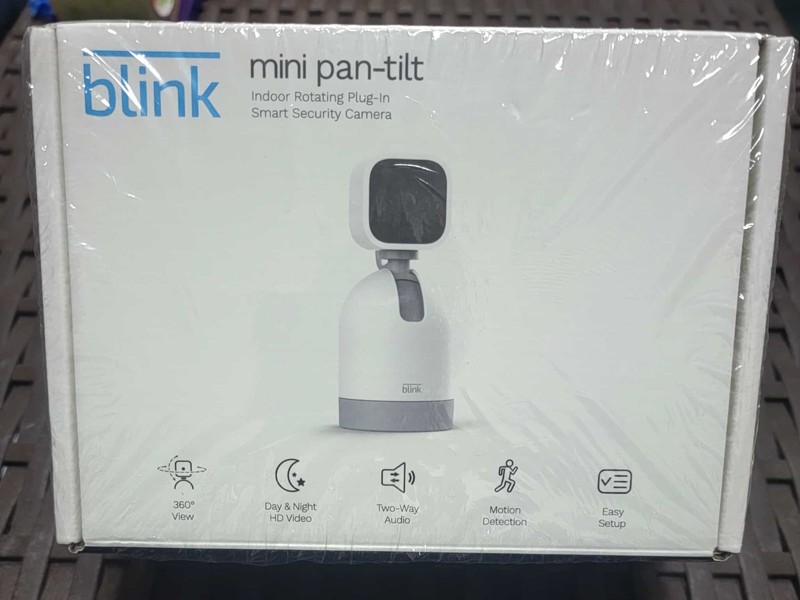 Blink Mini Pan-Tilt Indoor Rotating Plug-In 1080p HD Smart Security Camera NEW