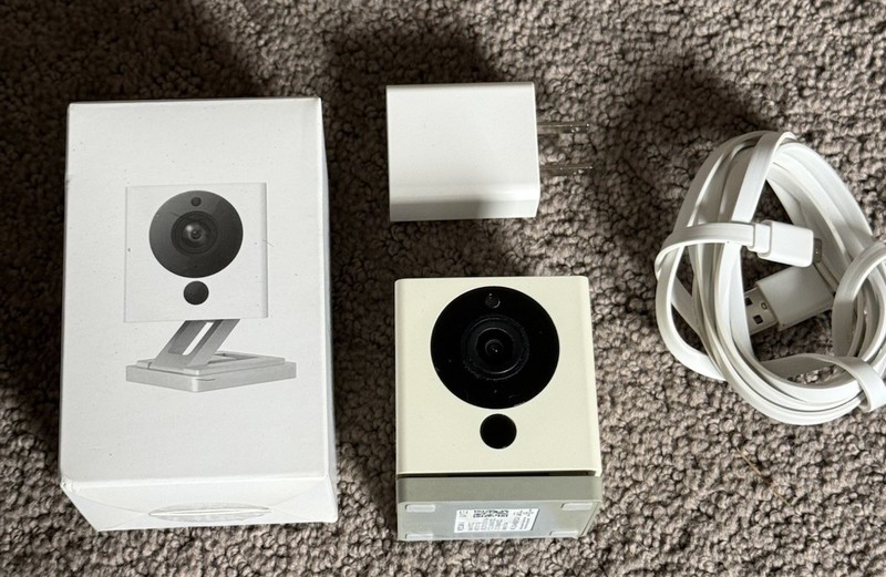 Wyze Cam v2 Indoor Wireless HD Indoor Smart Camera Model WYZEC2 with power cord
