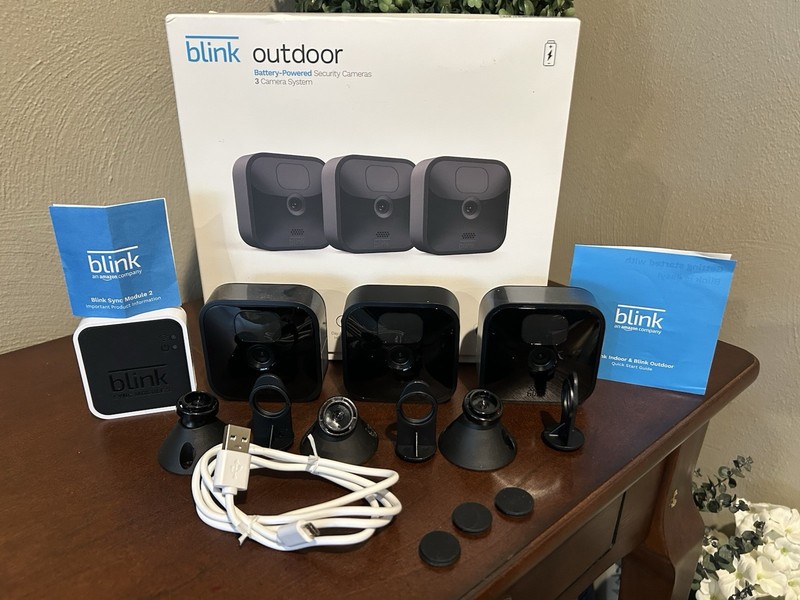 Used Blink Outdoor Battery-Powered Outdoor Security Camera System 3 Camera Kit