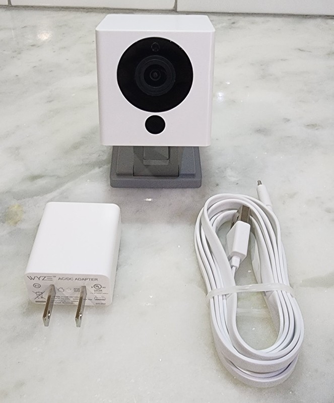 Wyze Cam v2 Indoor Wireless HD Indoor Smart Camera Model WYZEC2 with power cord