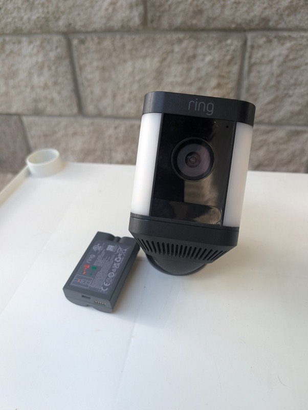 Ring Spotlight Cam Plus Wireless Outdoor/Indoor 1080p Black W/ Batterie gallery