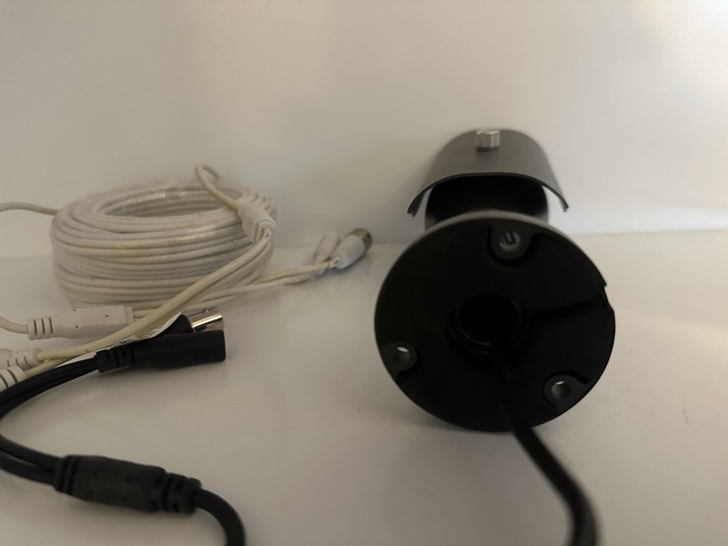 Samsung SDC-5440BCN Weather-Resistant Night Vision Camera / 600 TVLs + BNC Cable gallery