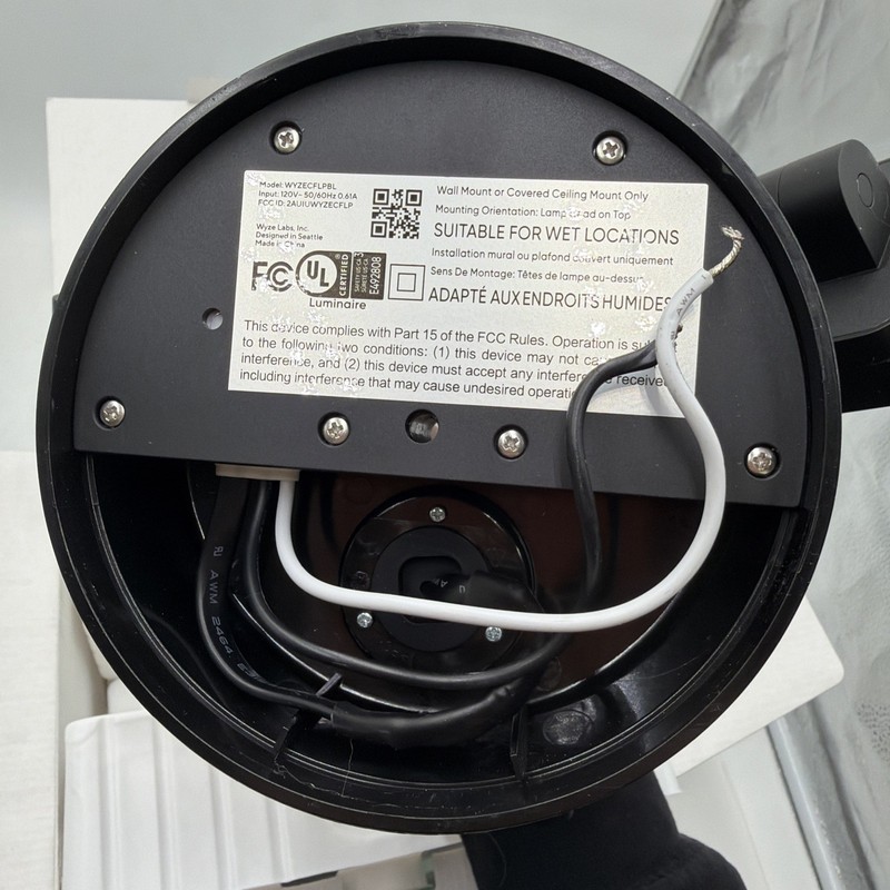Wyze Cam Floodlight Pro BLACK 3000 Lumen LEDs 180° Wide View 2K HD Outdoor Wired gallery