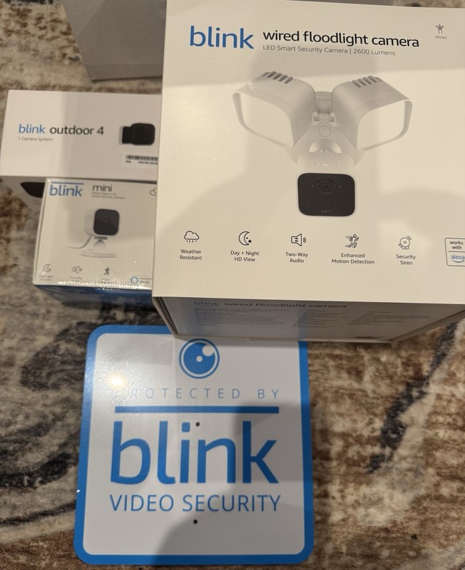 Blink Floodlight Security Camera System Bundle ✅❤️️✅❤️️ BRAND NEW!