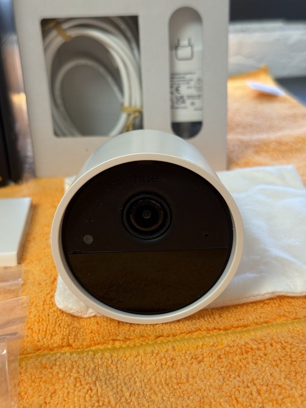 Philips Hue 581504 Wired Security Camera - White - TESTED - PREOWNED gallery