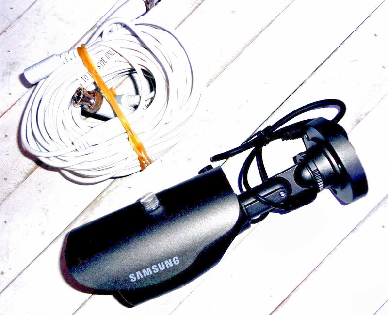 Samsung SDC-5440BCN Weather-Resistant Night Vision Camera / 600 TVLs + BNC Cable gallery