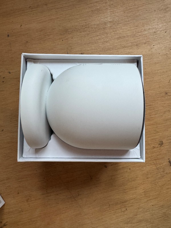 Google Nest Cam Indoor/Outdoor Battery Camera - GAO1317-US - Snow - NEW gallery