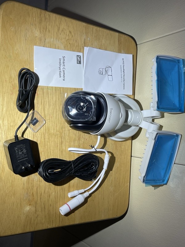 Freecam AI Floodlight PTZ Security Camera 1080P WiFi Outdoor Camera gallery