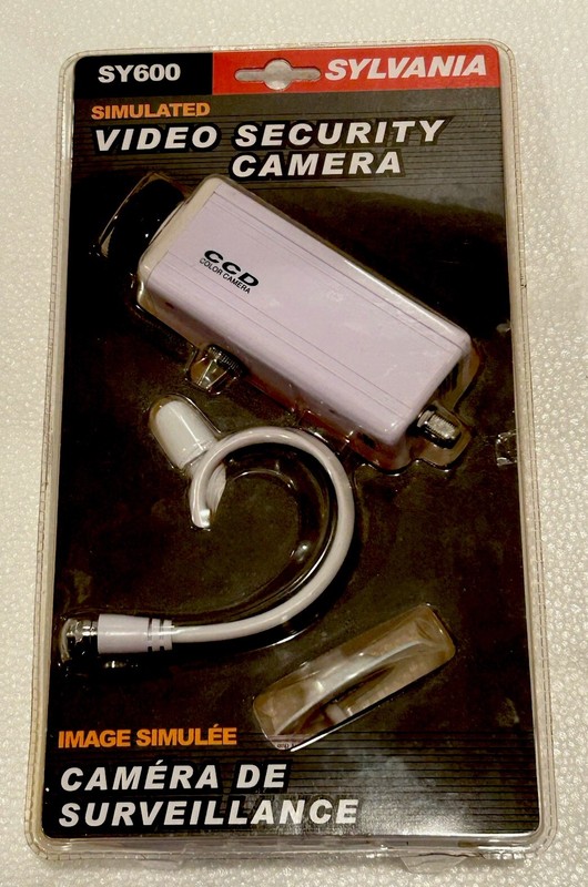 Sylvania SY600 Simulated Video Security Camera. Indoor/Outdoor NEW