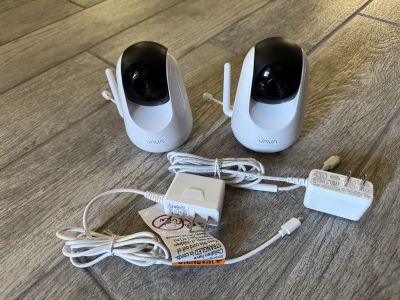 VAVA Baby Monitor Baby Monitor VA-IH006 Cameras and Charging Cords