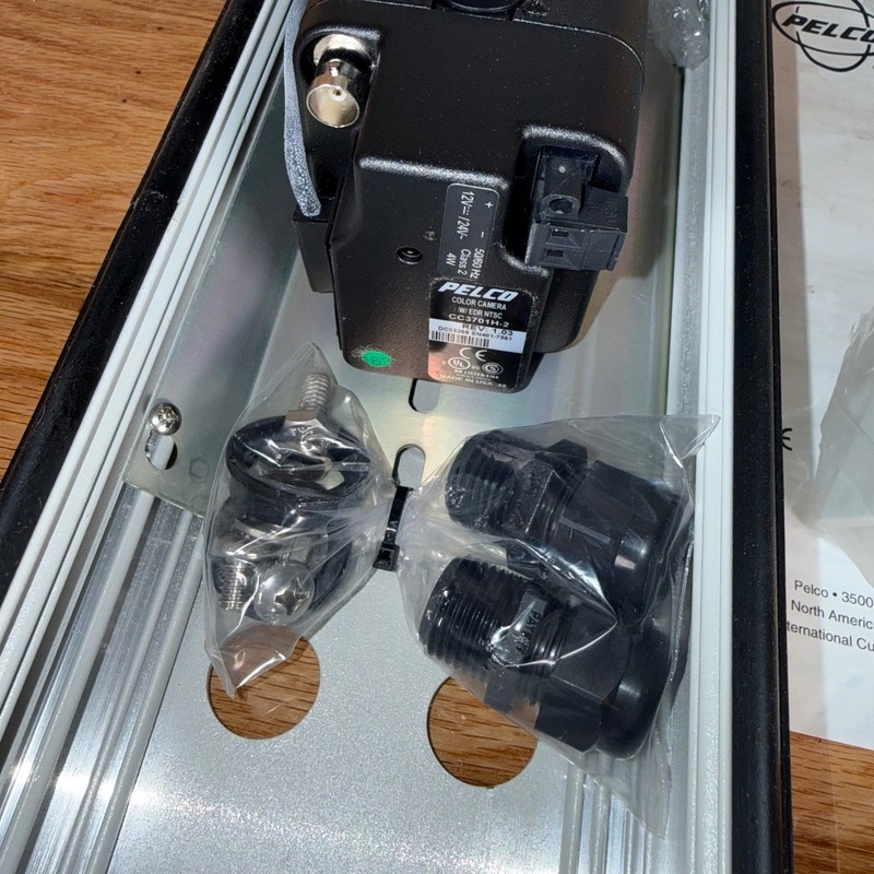 Pelco EH3512 Environmental Enclosure with CC3701H-2 Color Camera and Mount gallery