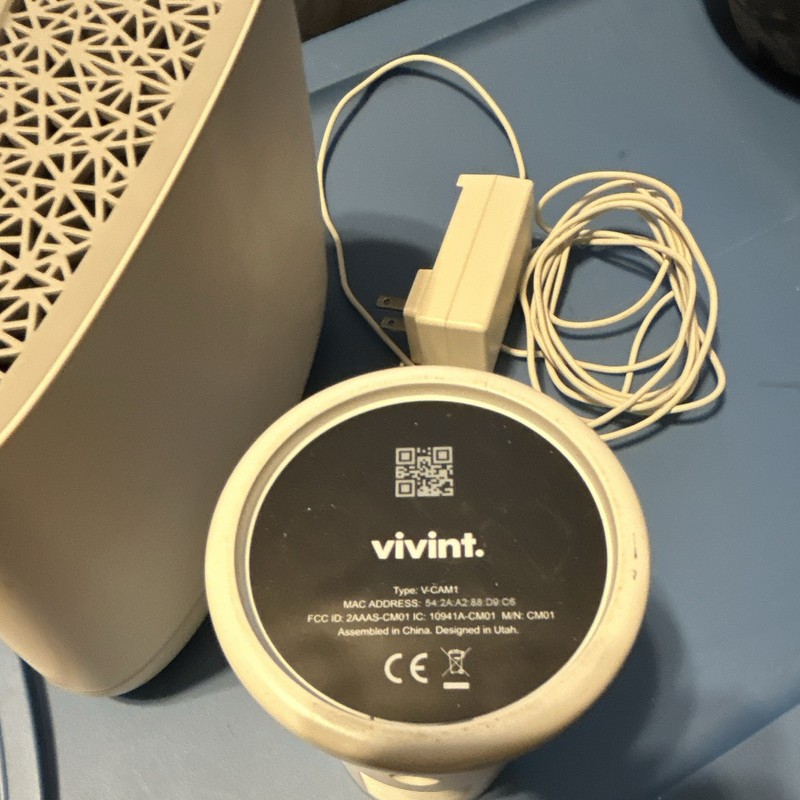 Vivint V-CAM1 1080p Indoor IP Wi-Fi Security Camera White w/ Hub & Adapter gallery