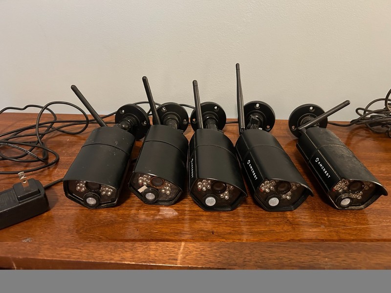 Amcrest Security Wireless System (5) Cameras TTD-86T (2) Monitors TTD-B93R