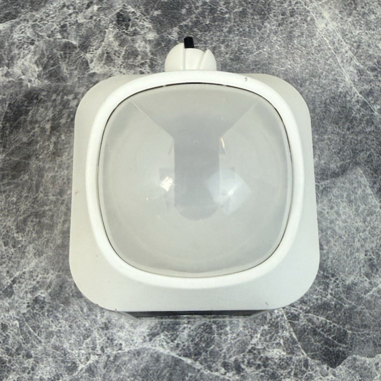 Ring Spotlight Wired Cam White Plug-In Security Camera FOR PARTS OR NOT WORKING gallery