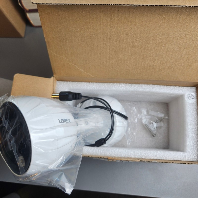 Lorex C883DA-Z 4K Ultra HD Active Deterrence Security Analog Camera New open box gallery