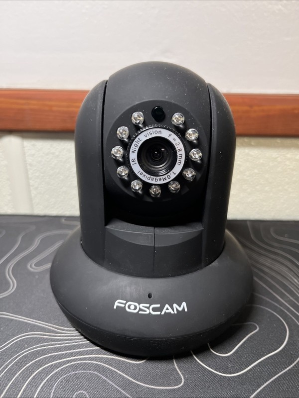 Foscam FI9821P 720p Wi-Fi IP Indoor Pan/Tilt Camera Night Vision 2-Way Black gallery