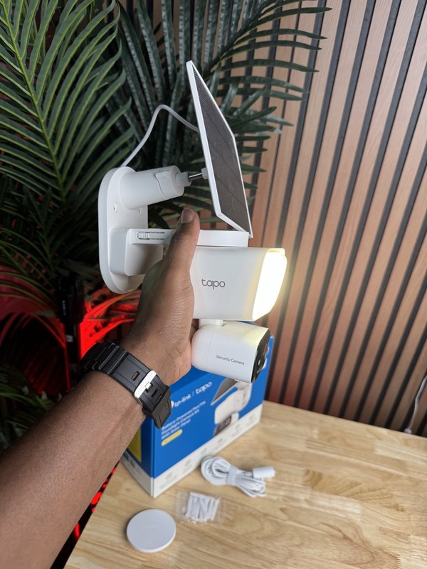 ‎TP-Link Tapo C615F Pan/Tilt Wireless Security Camera Floodlight Solar Powered gallery