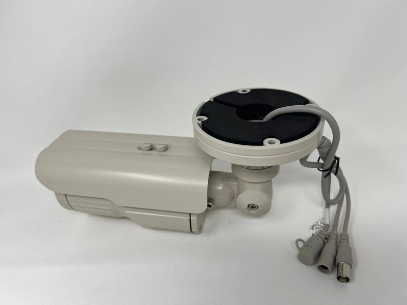 4/5MP 4-in-1 IR 2.8-12mm Manual Varifocal Bullet Camera waterproof housing gallery