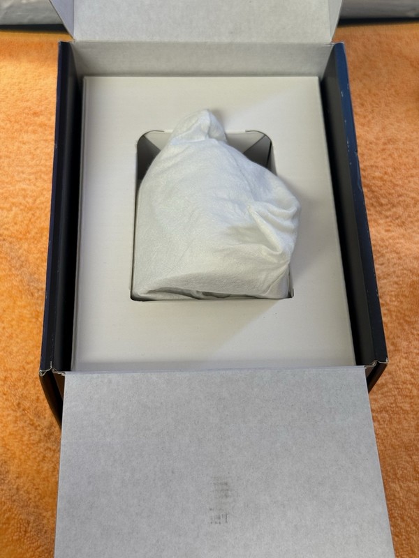 Philips Hue 581504 Wired Security Camera - White - TESTED - PREOWNED gallery