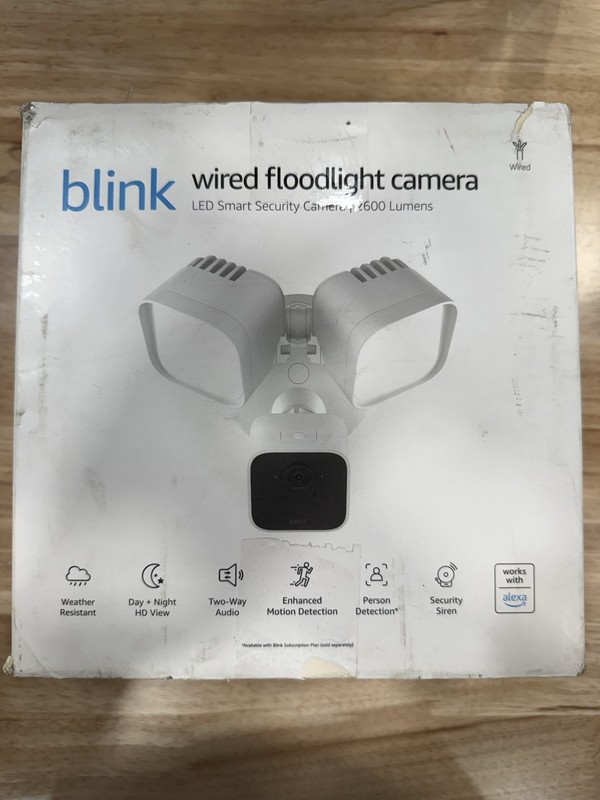 Blink Wired Floodlight Camera – Smart Security Camera, 2600 Lumens, White