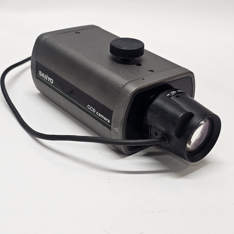 Sanyo Color CCTV Camera 24V AC 4W VDC2824 With Lens UNTESTED AS IS FAIR SHAPE
