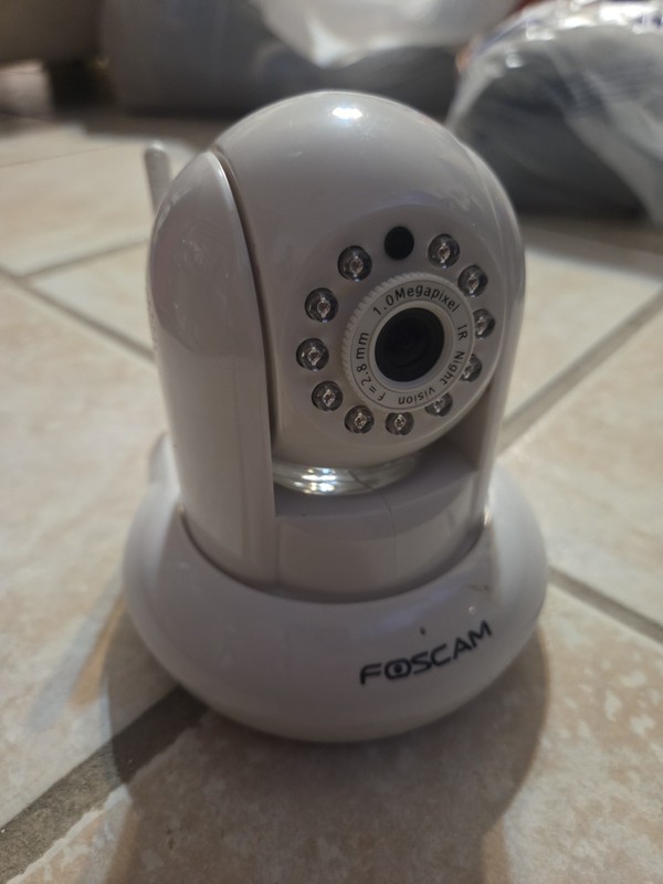 Foscam FI9821W 720P HD Resolution IP Security Camera R28 Untested