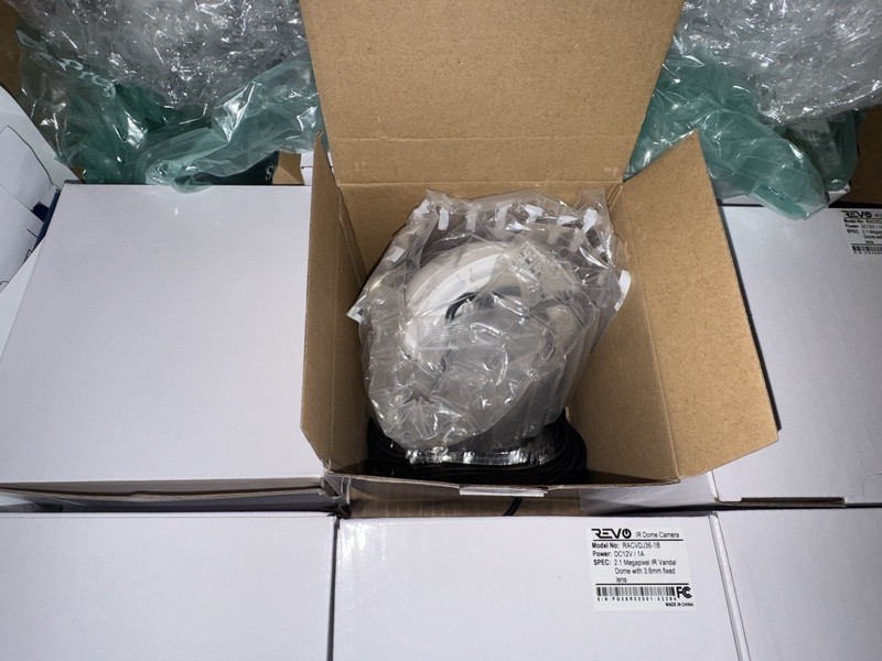 Set of 8 security cameras for business gallery