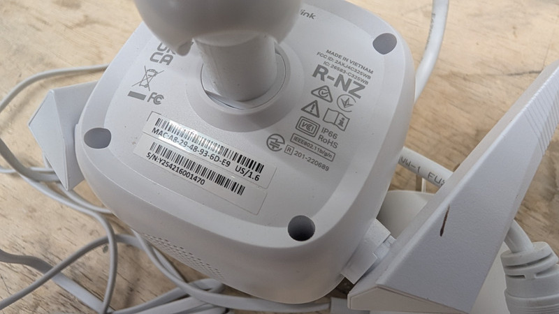 TP-Link Tapo Smart Home Package: 2 Outdoor Cameras, H200 Hub, 8 Color Bulbs, and gallery