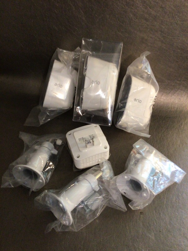 3 ARLO Light AL1101 - 3 Mounts - Bridge ABB1000 - No Batteries ***** NWOB gallery