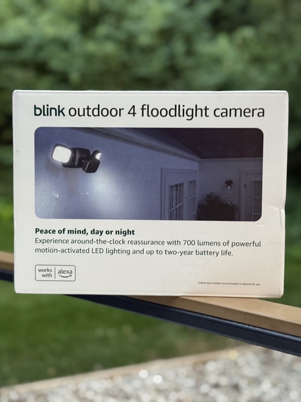 NEW Blink Outdoor 4 Floodlight Camera Wireless smart Security Camera 700 lumens gallery