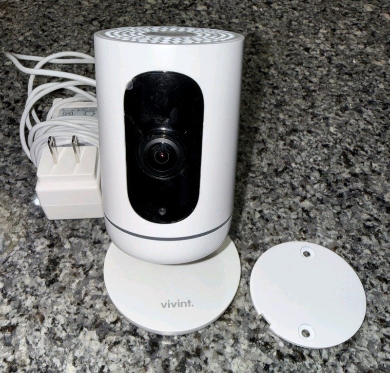Vivint SmartHome Indoor 1080p Wi‑Fi IP Camera, Wired, White w/ Adapter Bracket gallery