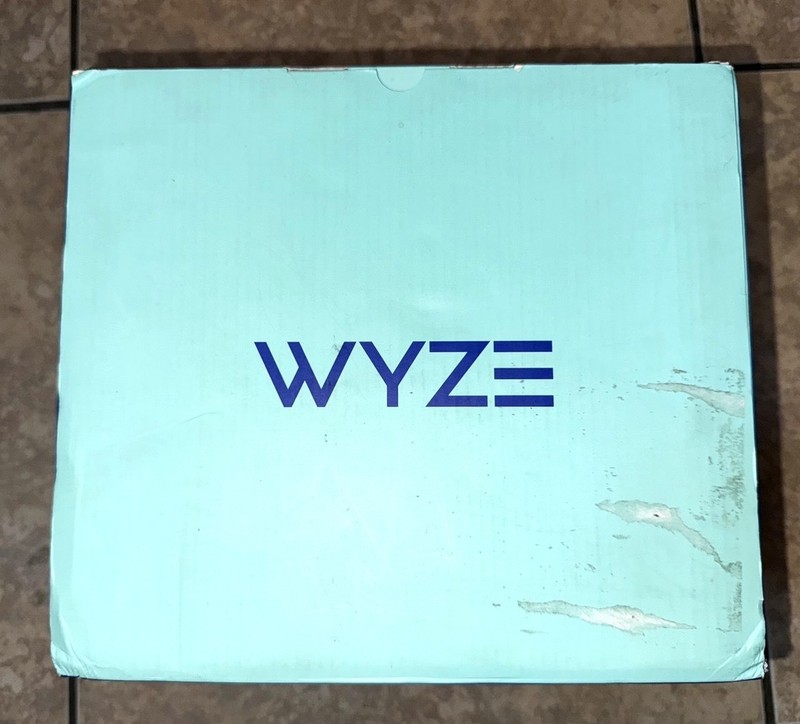 WYZE Cam Floodlight Pro Wired White - BRAND NEW (DMG BOX) gallery