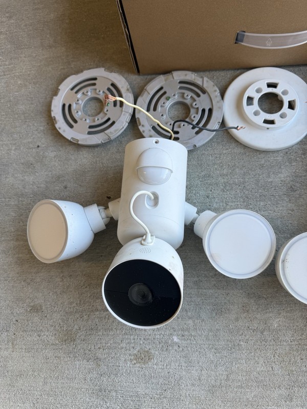 Google Nest Cam With Floodlight - Wired Outdoor Smart Camera - UNTESTED gallery