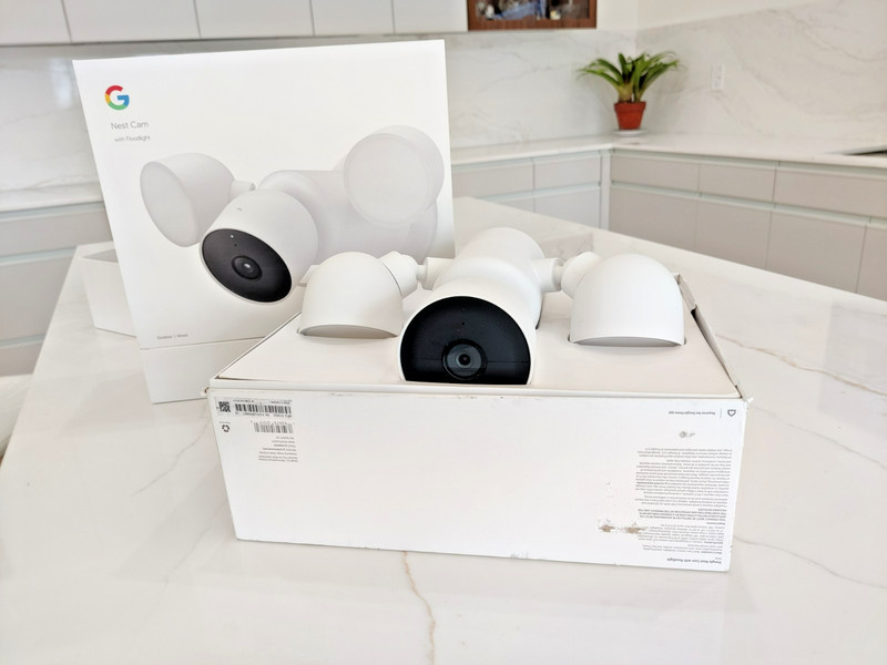 Google Nest Cam with Floodlight - Outdoor/Wired - Smart Security Camera - Snow gallery