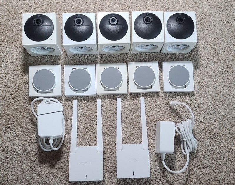 5x Wyze Outdoor Cameras, 2x Base Stations – FOR PARTS OR REPAIR – READ!