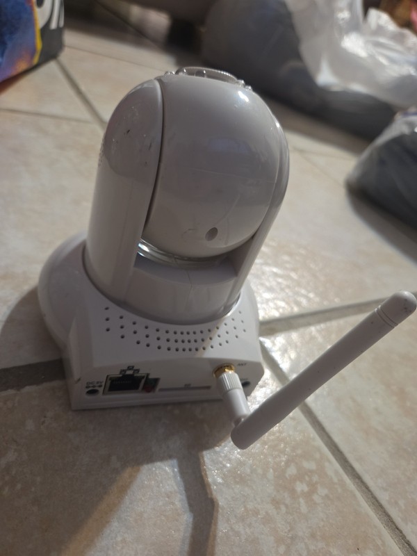 Foscam FI9821W 720P HD Resolution IP Security Camera R28 Untested gallery