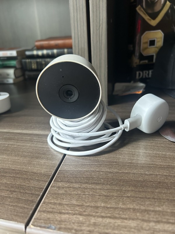 Google Nest Indoor/outdoor camera bundle with lots of extras. gallery